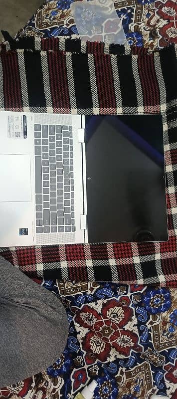 hp envy 360,touch n type,used like new, stretch less 11