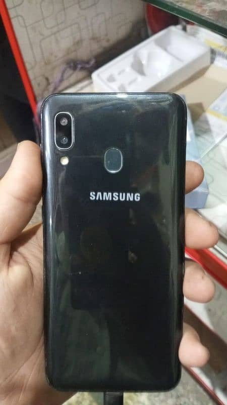 Samsung Galaxy A30 1