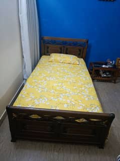 SINGLE BED WITH MATTRESS FOR SALE SIZE 3.5×6.5