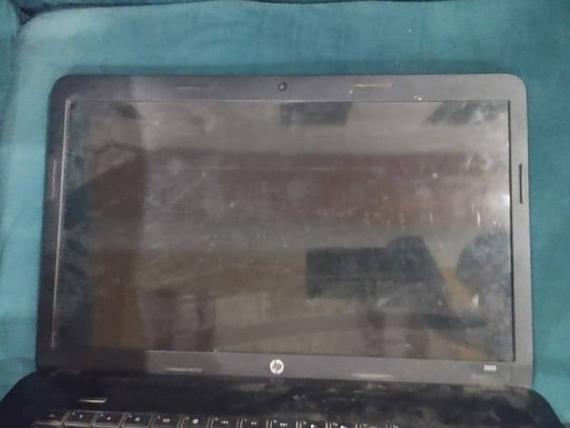 HP LAPTOP WITH AMD E 300 CHIP SET 1