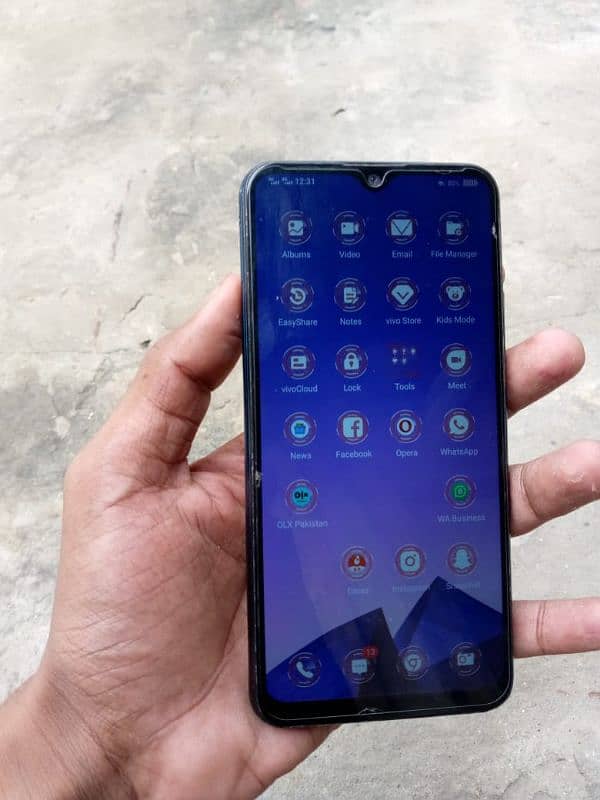 vivo y11 3gb 32gb panel change condition 10 by 8 only mobile no box 9