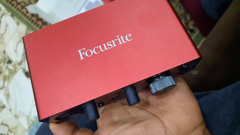 Focusrite Scarlett 2i2 Studio Bundle ( 3rd gen ) Audio Interface 6