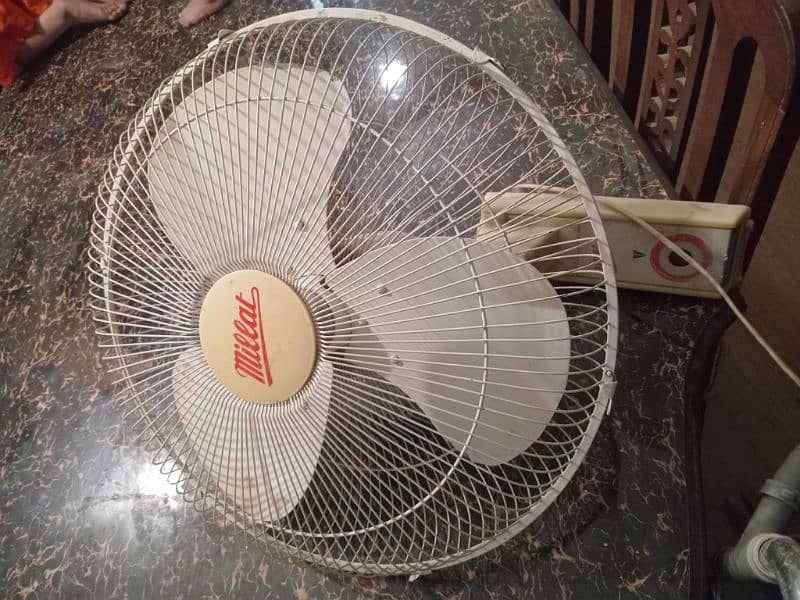 bracket fan 1