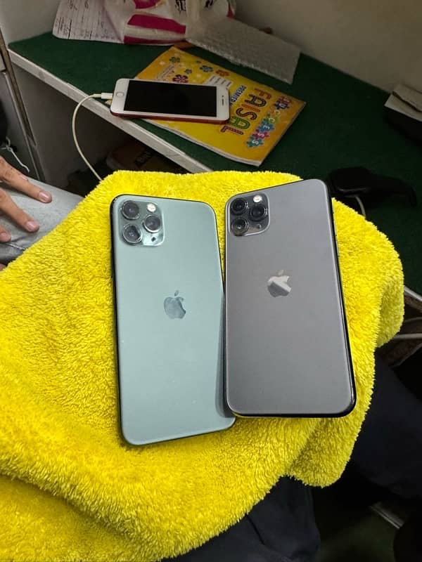 iphone 11 pro 256 pta 2 pice Green and Black 0