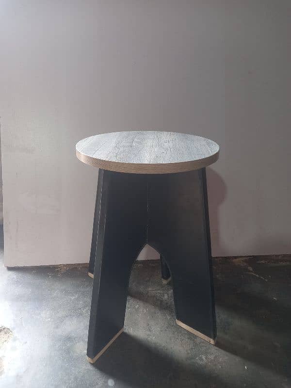 WOODEN STOOL WITH UV TOP 0