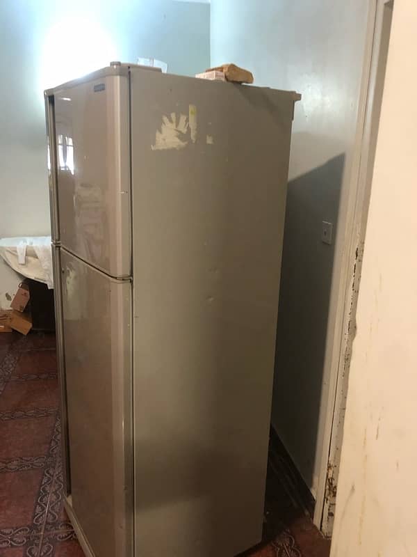 Mitsubishi fridge and freezer 15 fit working child 3