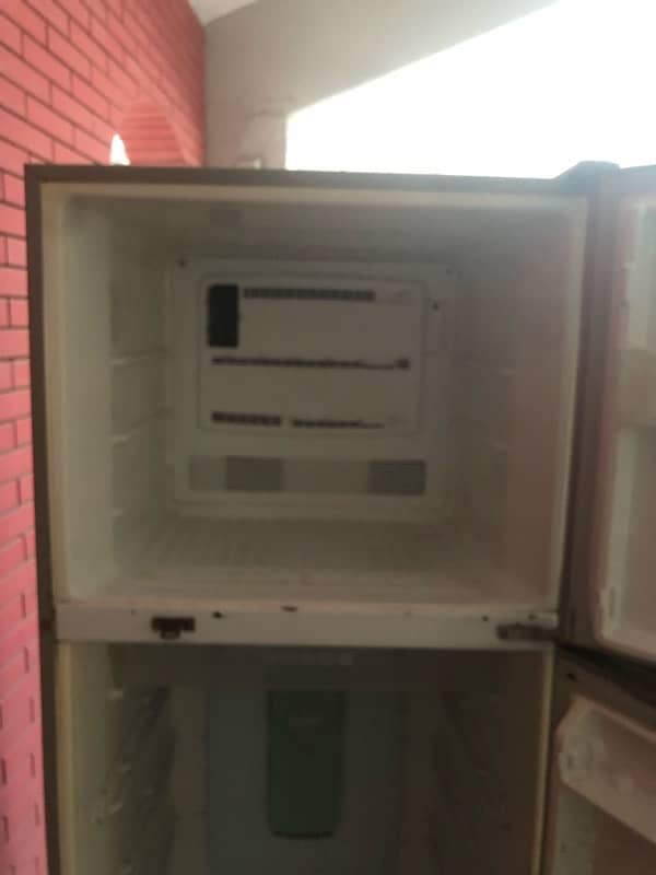 Mitsubishi fridge and freezer 15 fit working child 4