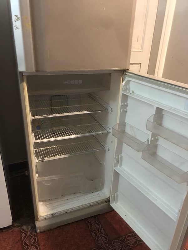 Mitsubishi fridge and freezer 15 fit working child 5