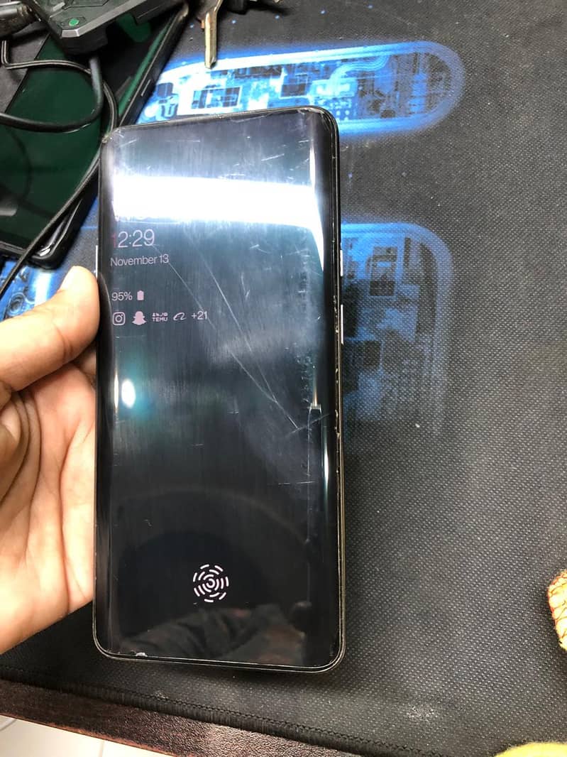 Oneplus 7Pro 8+3(11 gb ram/256 gb rom) 9.5/10 condition. 2