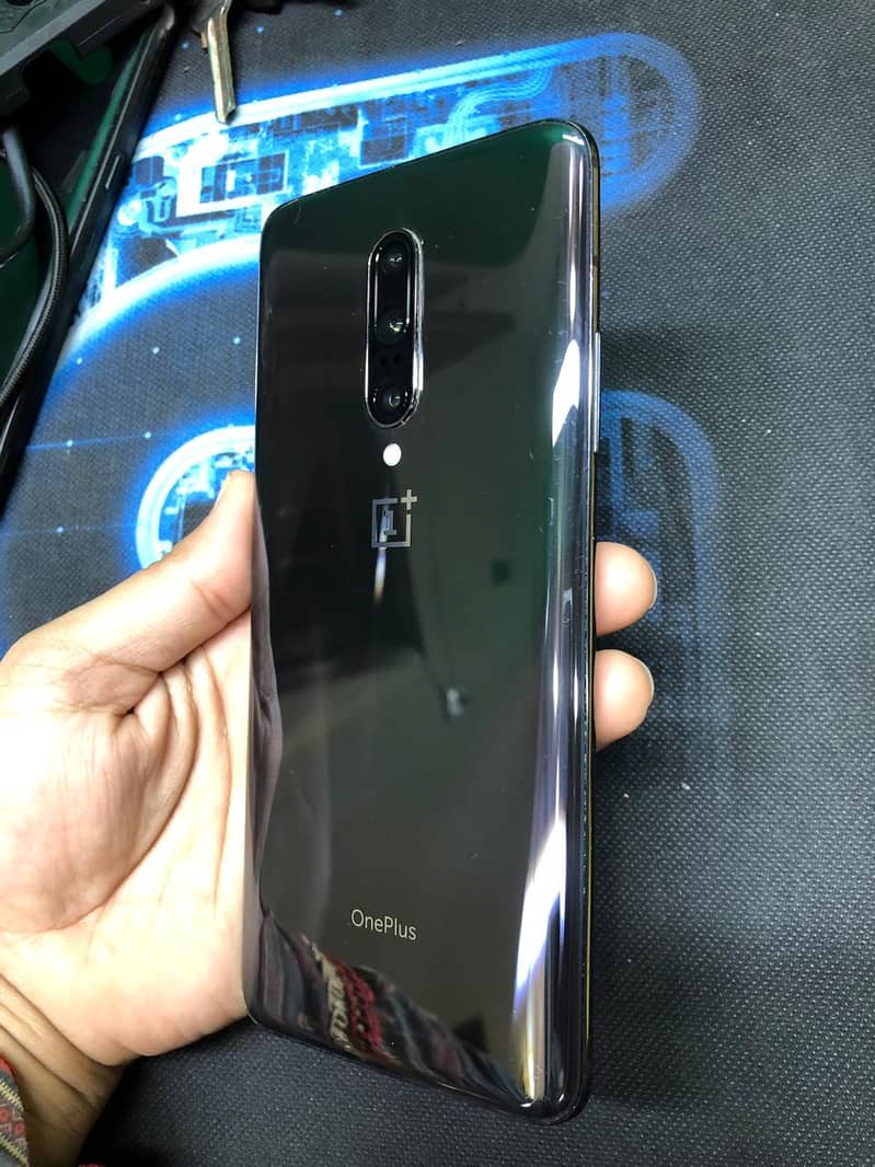 Oneplus 7Pro 8+3(11 gb ram/256 gb rom) 9.5/10 condition. 4