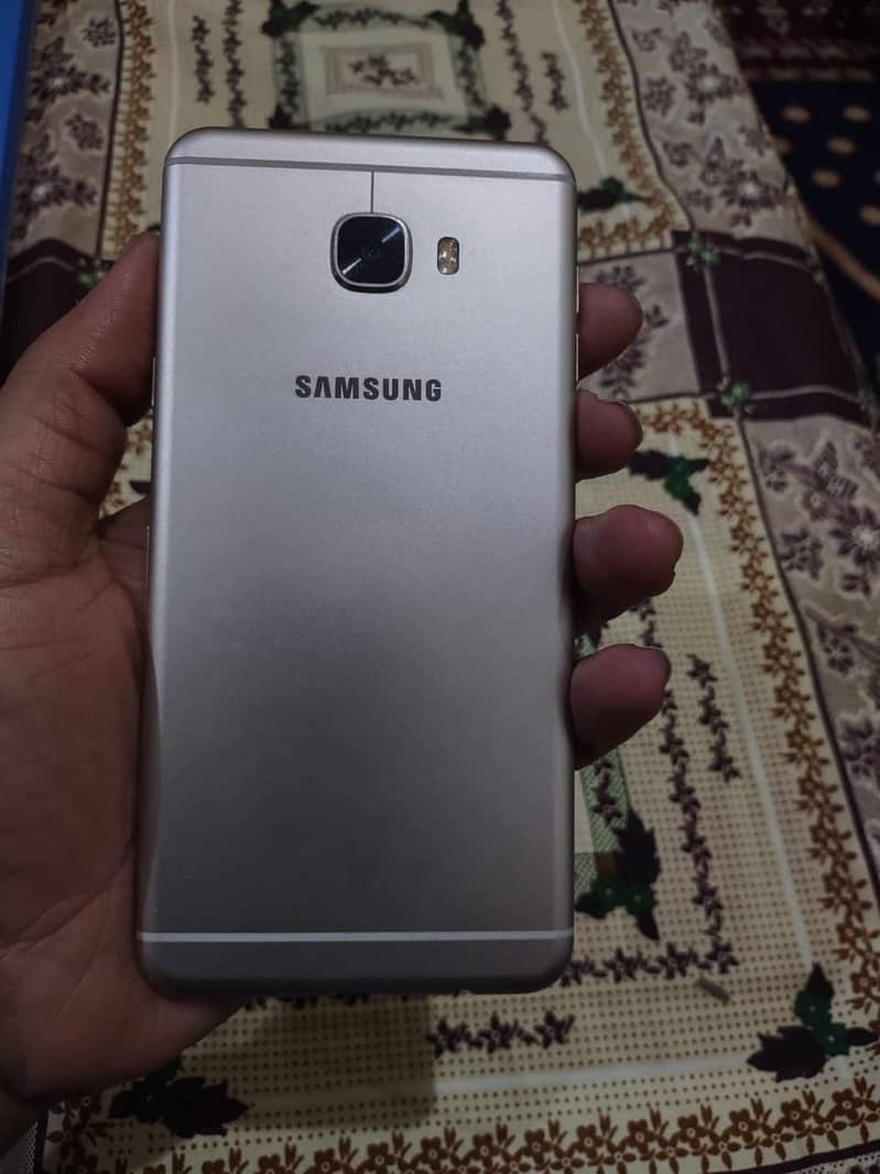 Samsung c7 pro 0