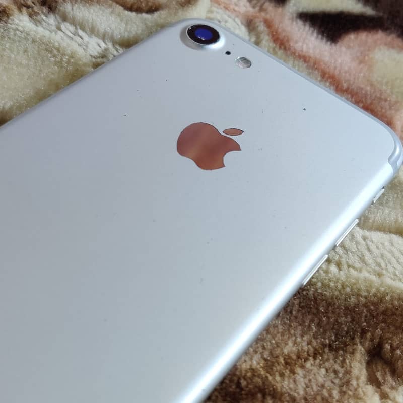 Iphone 7 NOT PTA 3