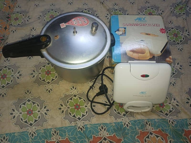 PRESSURE COOKER 1