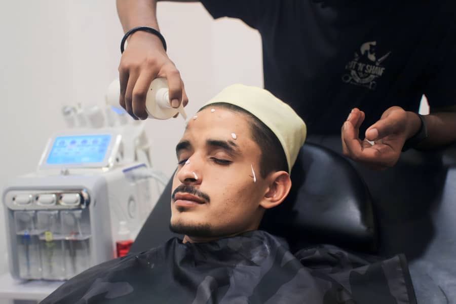 Professional Barbers Needed | پیشہ ور حجام کی ضرورت ہے۔ 10