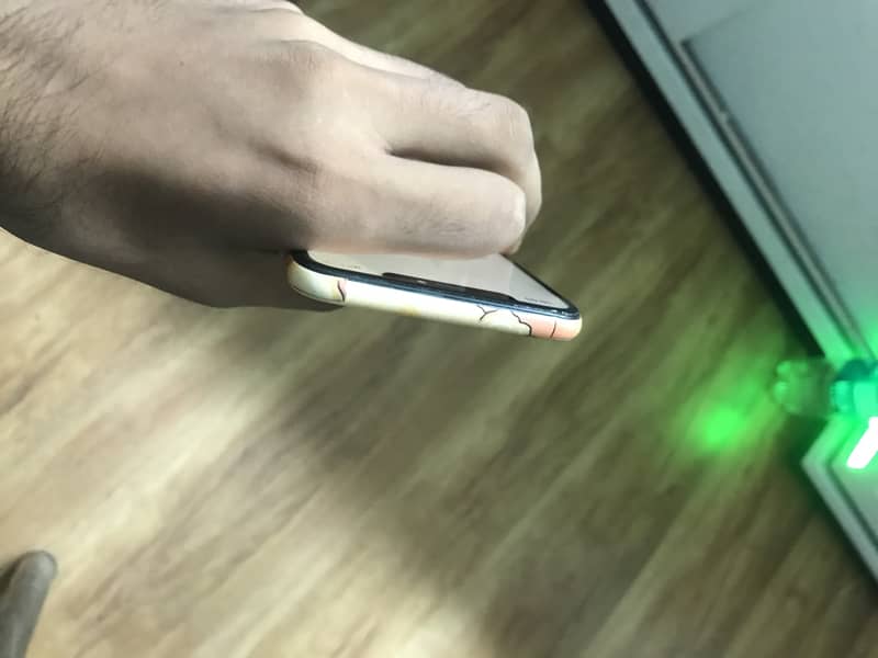 iphone xs max 4