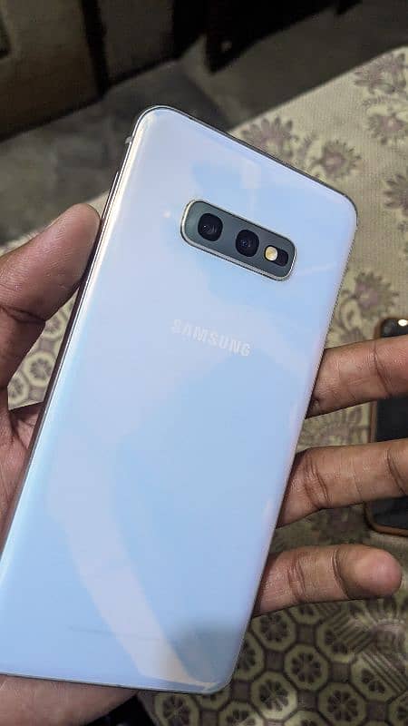 Samsung S10e 6/128 Official 1