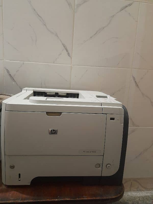 HP LaserJet P3015 0