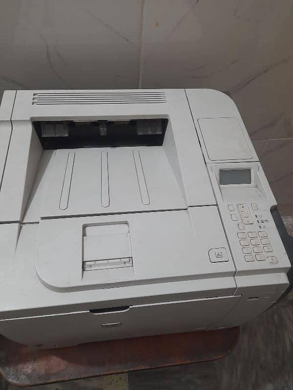 HP LaserJet P3015 1