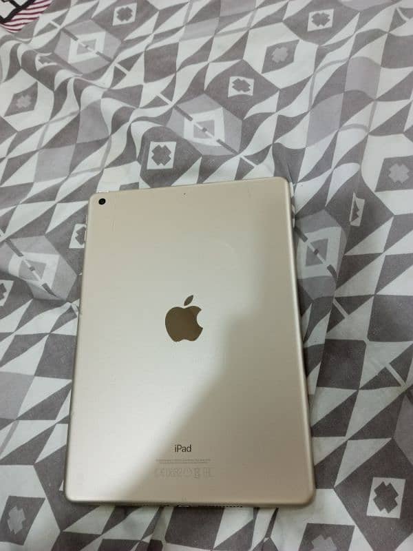 IPAD 5 GEN. 32 GB WITH BOX 1