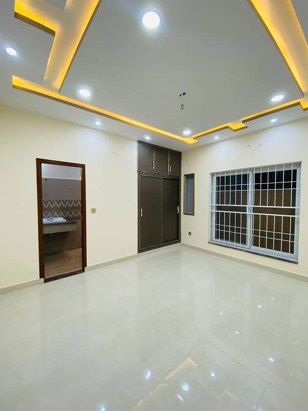 10 MARLA TOP LOCATION HOUSE AVAILABLE FOR SALE IN WAPDA TOWN PHASE 1 0