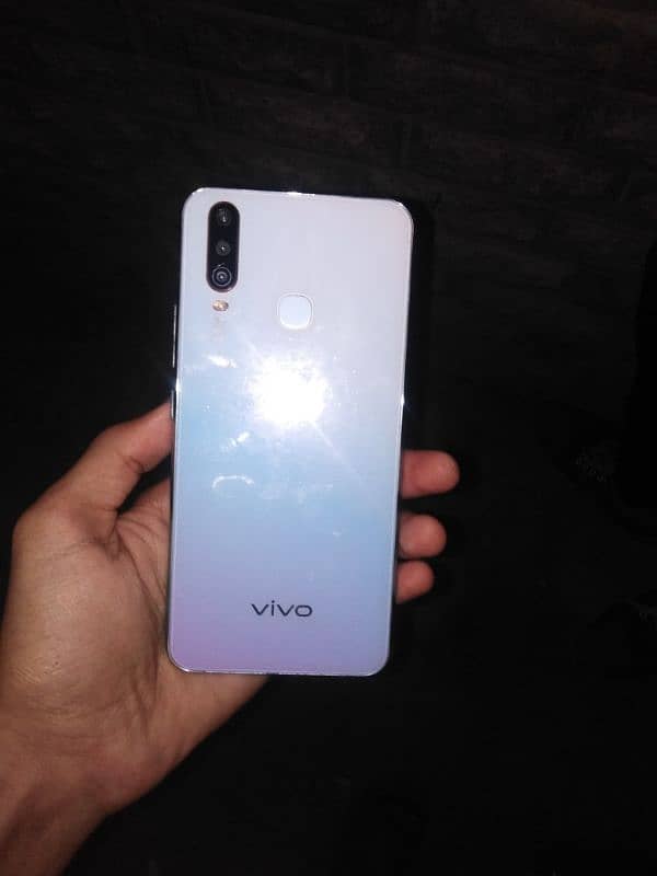 Vivo y17 (8 / 256 ram) 0