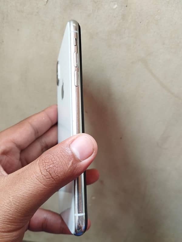 iPhone X pta read ad 4