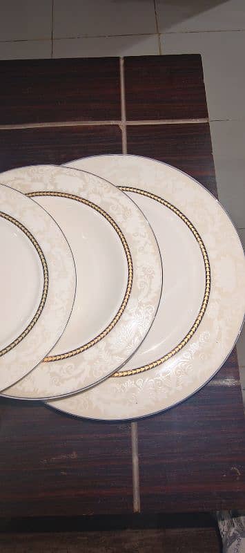 Urgent sell 8pcs dinner set fine bone china sheer white collection 0