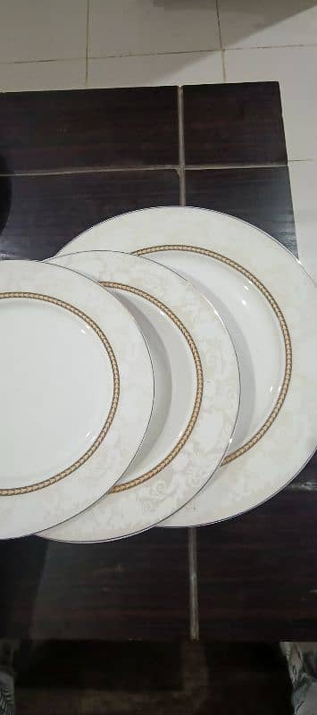 Urgent sell 8pcs dinner set fine bone china sheer white collection 2