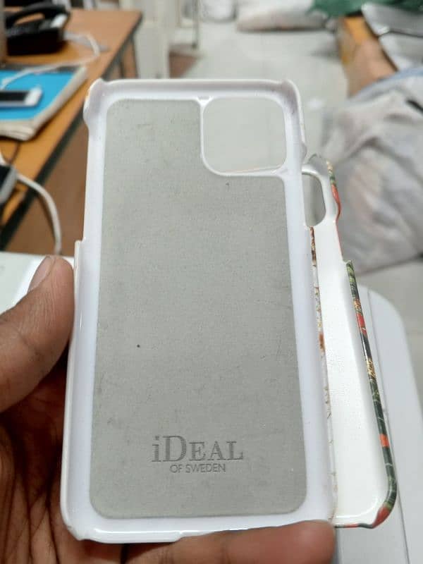 iPhone 11 pro Cover 3