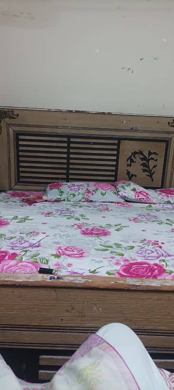 KING SIZE WOODEN BED 1