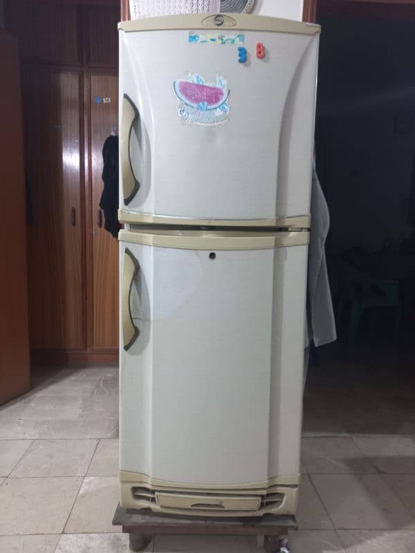 PEL fridge for 5 to 8 persons 0