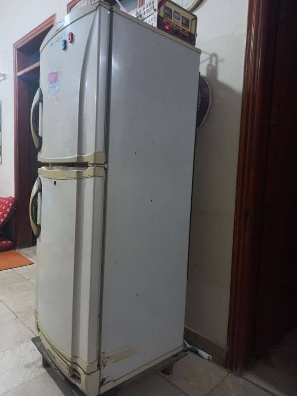 PEL fridge for 5 to 8 persons 2