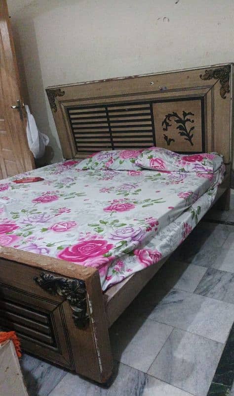 KING SIZE WOODEN BED 3