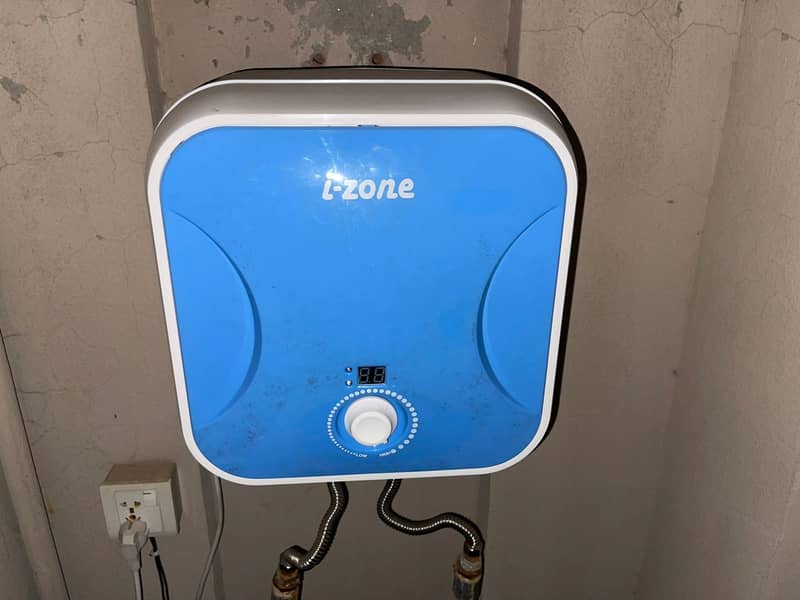 Izone 15 litres electric gyser 1