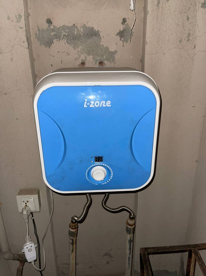 Izone 15 litres electric gyser 2