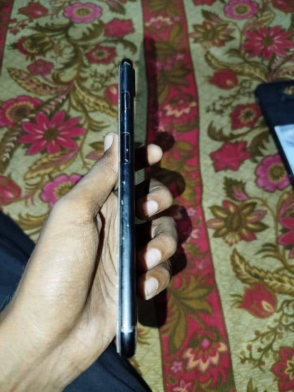 I phone 7 + 10/9 condition 128 memory 77 health 4