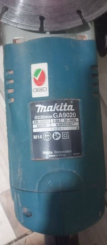 Grander 9 inch Makita GA9020 0