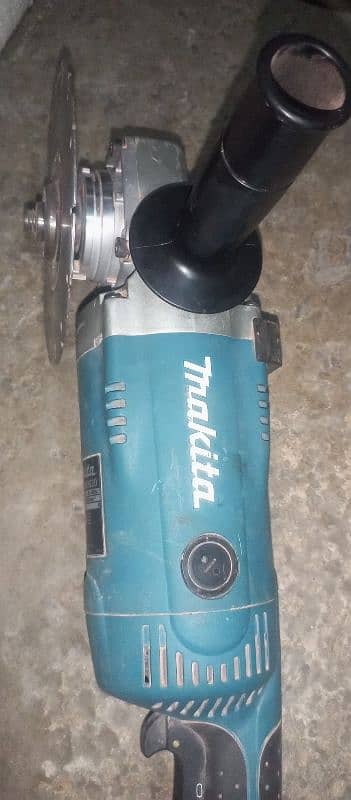 Grander 9 inch Makita GA9020 2