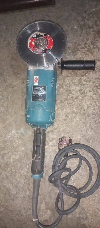 Grander 9 inch Makita GA9020 3