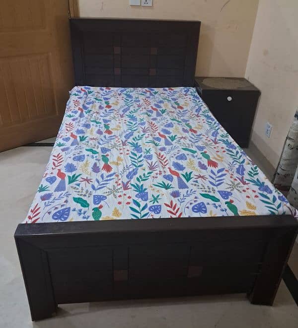 2 single beds with side table in good condition with reasonable prices 1