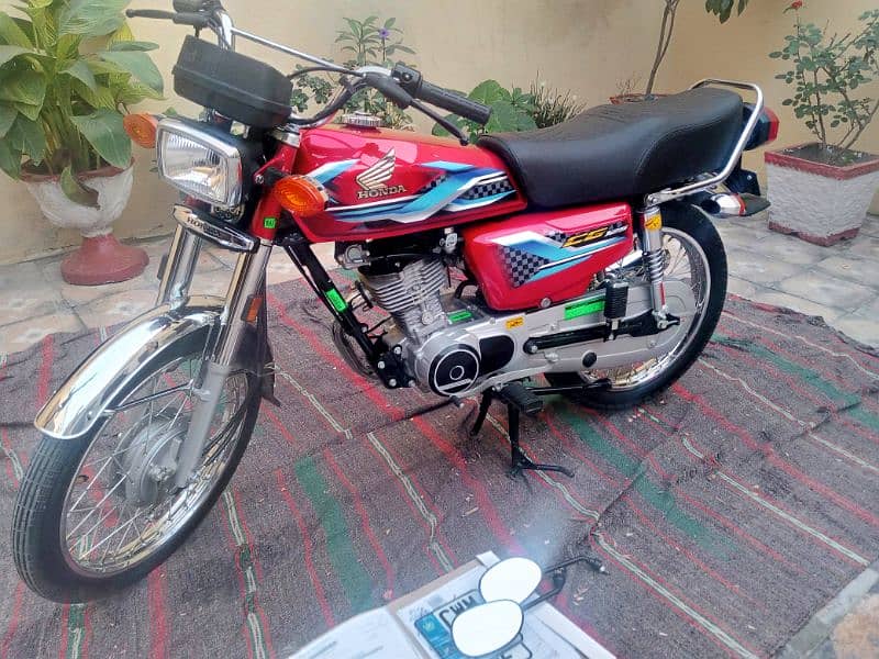 HONDA2024 1STOWNER ON MY NAME ISLAMABAD,GOLDEN NUM No scrachfresh bike 0