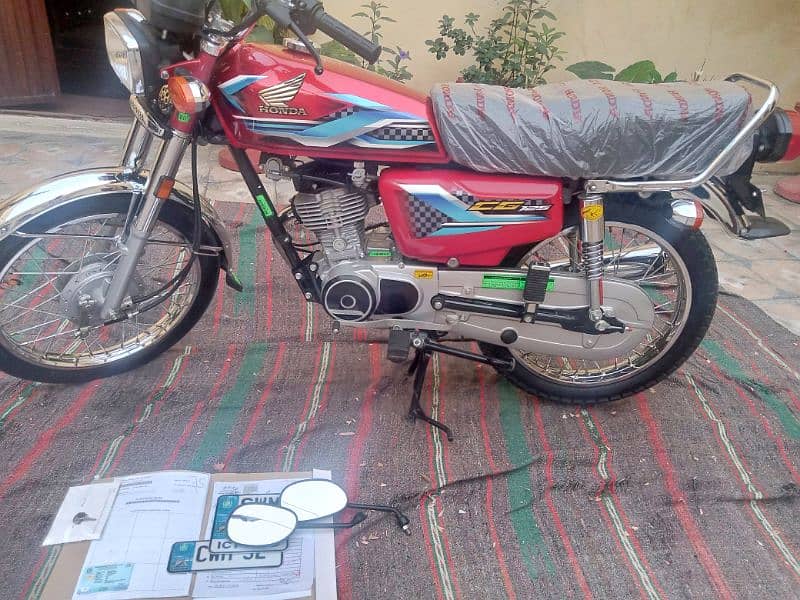 HONDA2024 1STOWNER ON MY NAME ISLAMABAD,GOLDEN NUM No scrachfresh bike 6