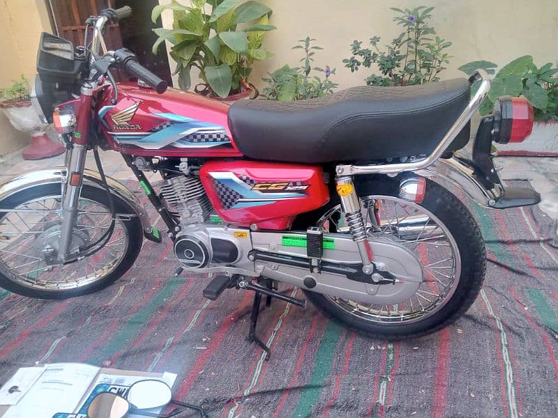 HONDA2024 1STOWNER ON MY NAME ISLAMABAD,GOLDEN NUM No scrachfresh bike 7