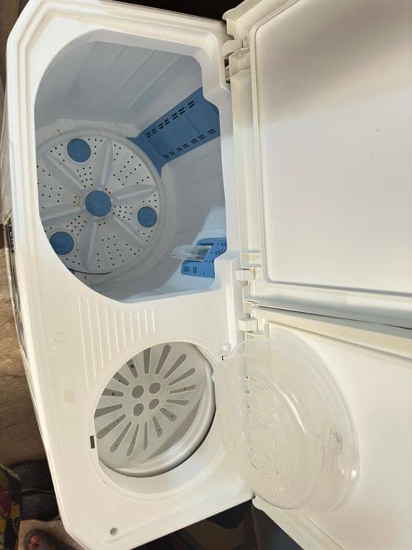 Kenwood Washing Machine with combine dryer 1