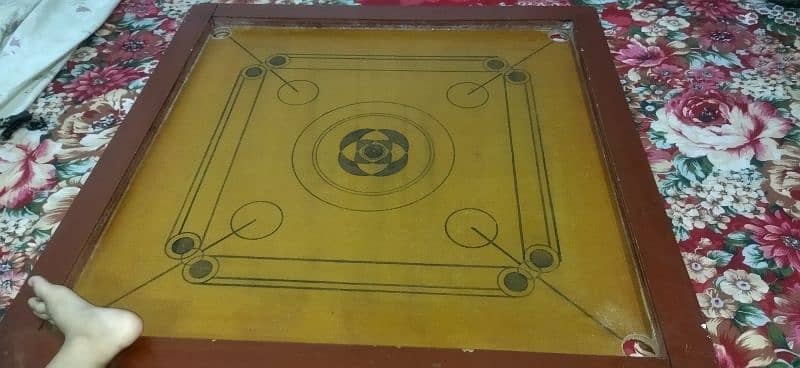 Carrom board new condition with dice urgent sale 0