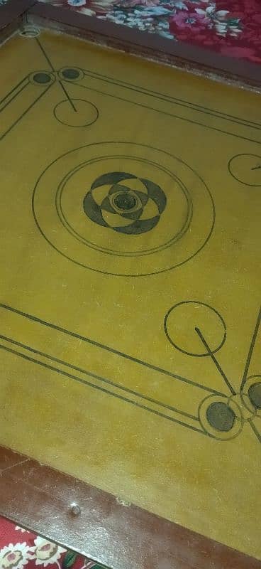 Carrom board new condition with dice urgent sale 1