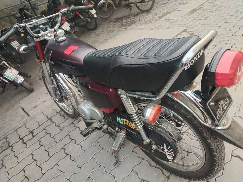 Honda 125 red 1