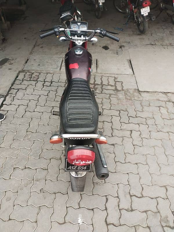 Honda 125 red 3