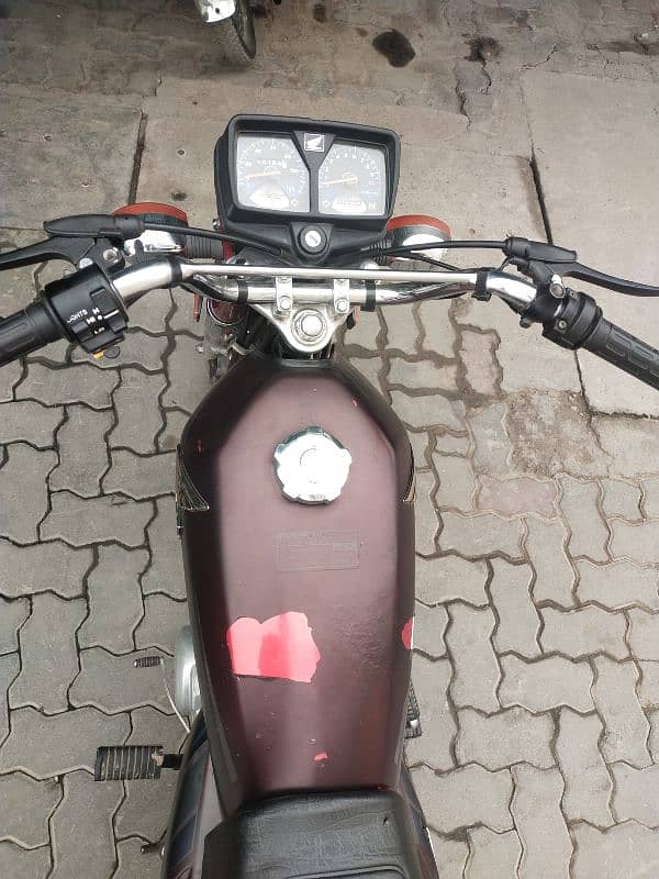 Honda 125 red 5