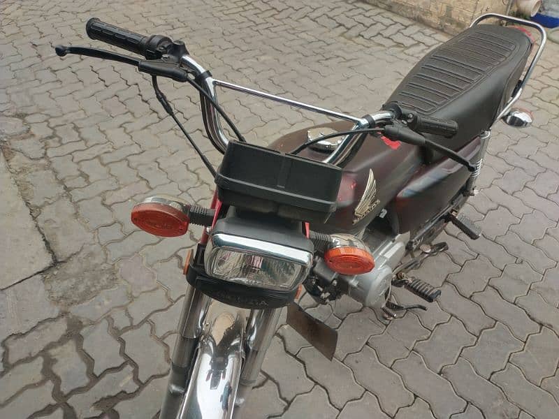 Honda 125 red 8